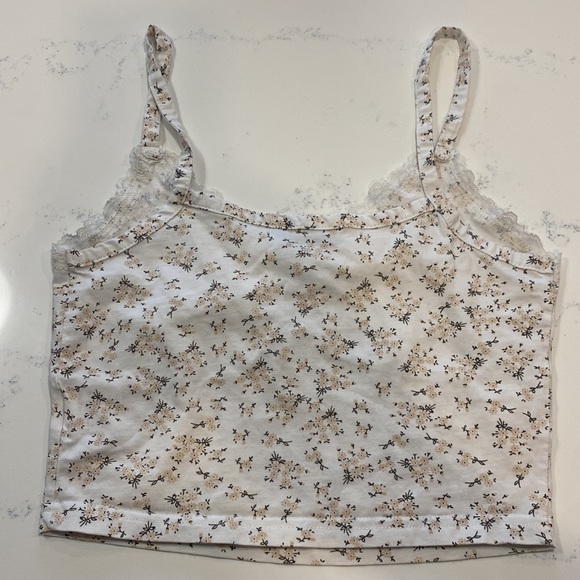 ❗2/$10❗Lace Panel Ditsy Floral Ruched Cami Top - Picture 5 of 8